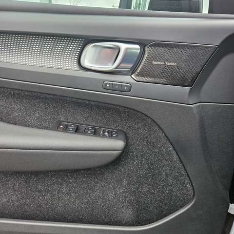 Volvo  XC40 R Design Recharge Plug-In Hybrid 2WD